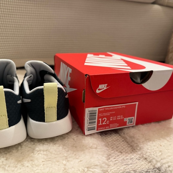 Nike size 12C kids tennis shoes, navy/light yellow/white - Picture 5 of 5